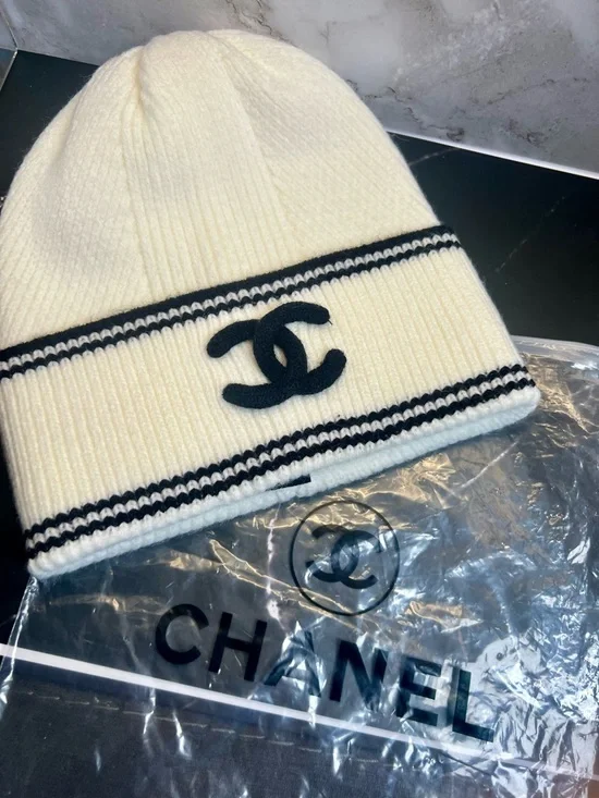 CHANEL Fashion Cream & Black Knit Embroidered CC’s Thick CASHMERE/Wool Beanie - Picture 5 of 6